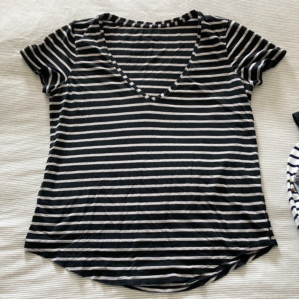 Lululemon V Neck T Shirt